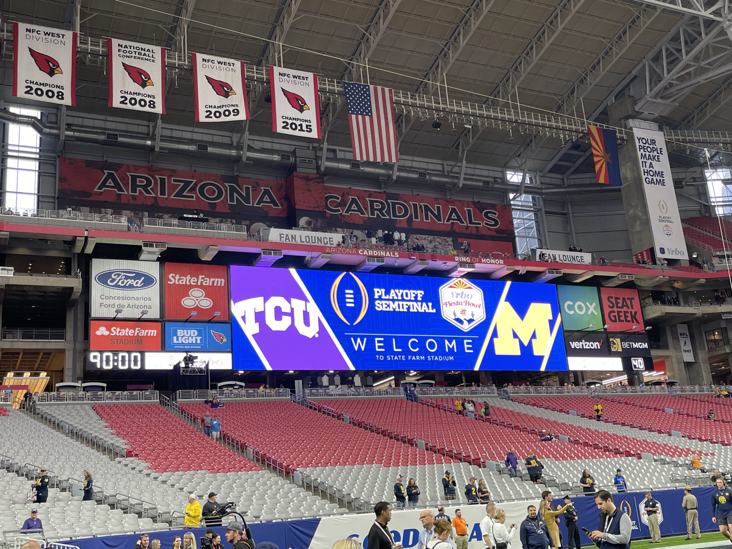 Glendale officials bring guests to city-owned Desert Diamond Arena suite -  Axios Phoenix