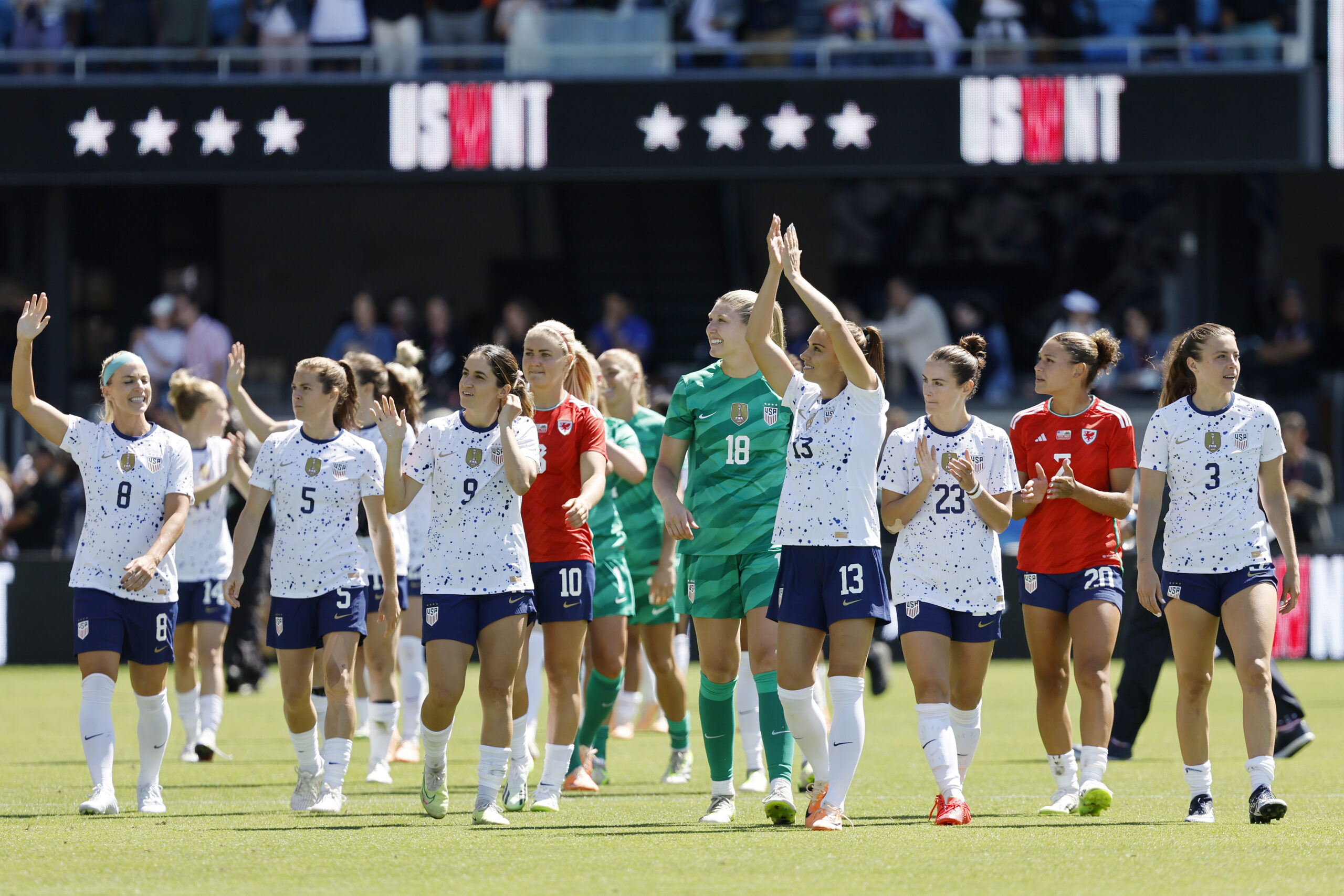 Julie Ertz, Savannah DeMelo, Casey Murphy, Alex Morgan, Emily Fox, Trinity Rodman, Sofia Huerta